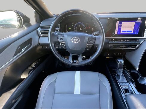 Used 2025 Toyota Camry SE FWD image 6