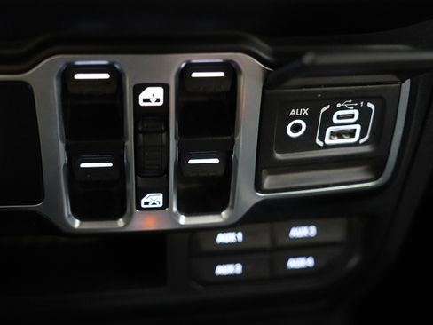 Used 2020 Jeep Gladiator Sport w/ Quick Order Package 24S image 28