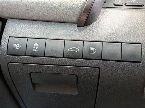 Used 2018 Toyota Camry LE image 10