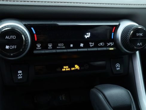 Used 2025 Toyota RAV4 XLE image 7