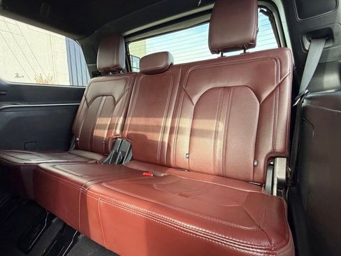 Used 2024 Ford Expedition Limited AWD/4WD image 24