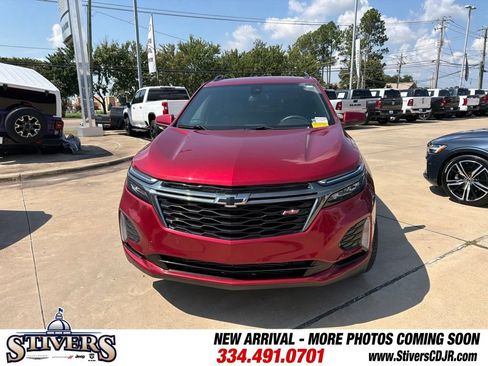 Used 2023 Chevrolet Equinox RS w/ LPO, Floor Liner Package FWD image 4