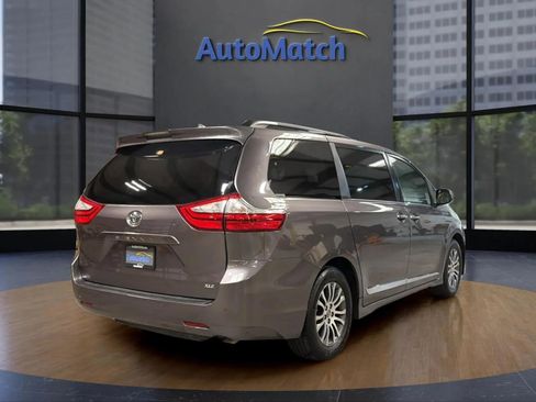 Used 2019 Toyota Sienna XLE w/ XLE Navigation Package FWD image 12