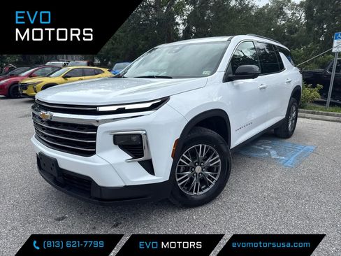 Used 2024 Chevrolet Traverse LT AWD/4WD image 1