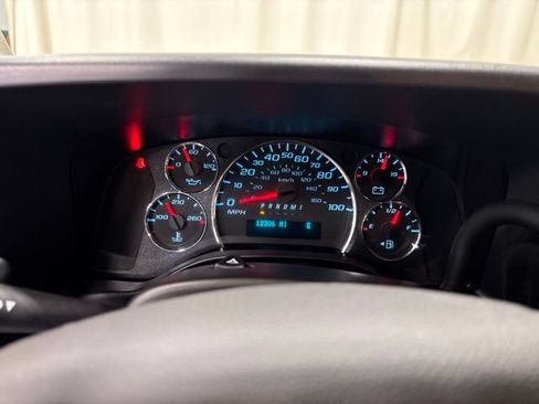 Used 2025 Chevrolet Express 2500 LT w/ LT Preferred Equipment Group RWD image 23