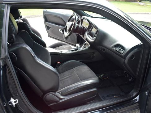 Used 2016 Dodge Challenger R/T Scat Pack w/ Leather Interior Group RWD image 18