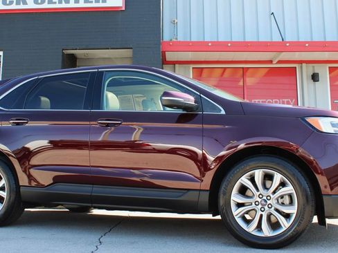 Used 2019 Ford Edge Titanium w/ Equipment Group 301A image 4