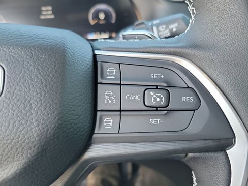 New 2025 Jeep Grand Cherokee L Altitude image 6