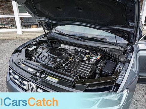 Used 2020 Volkswagen Tiguan SE w/ Panoramic Sunroof Package FWD image 40