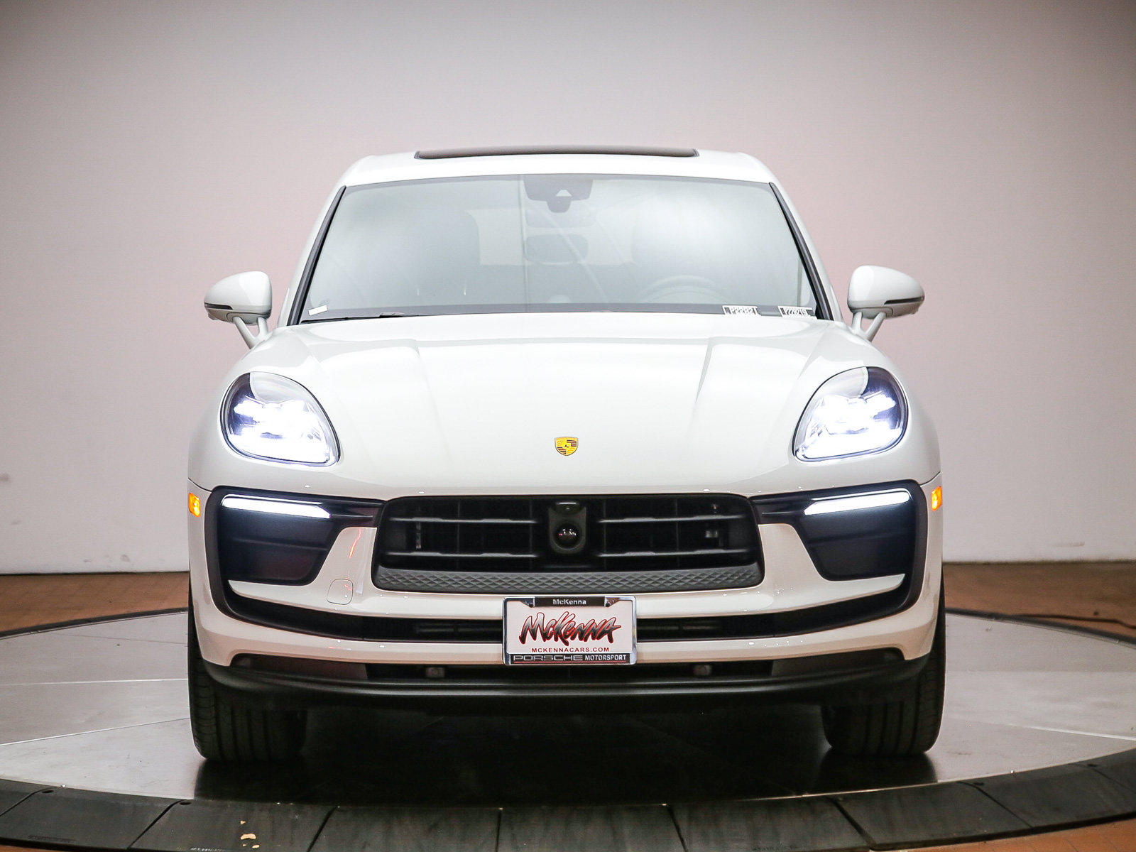 Certified 2026 Porsche Macan AWD/4WD image 10