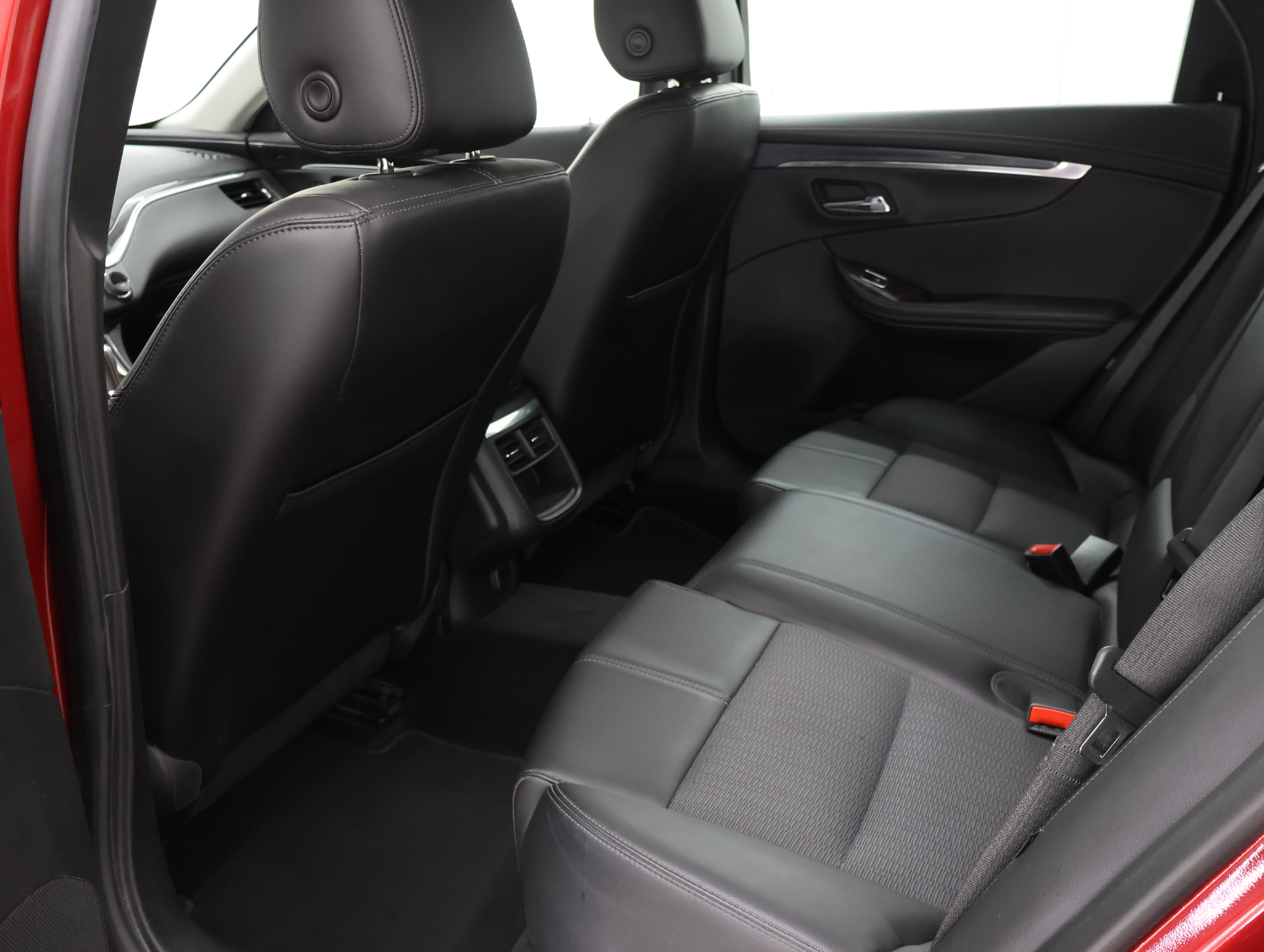 Used 2015 Chevrolet Impala LT w/ Convenience Package FWD image 9