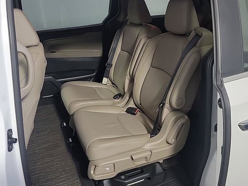 Certified 2022 Honda Odyssey Touring image 17
