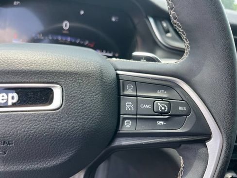 Used 2023 Jeep Grand Cherokee L Laredo RWD image 18