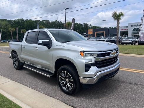 Used 2022 Chevrolet Silverado 1500 LT AWD/4WD image 1
