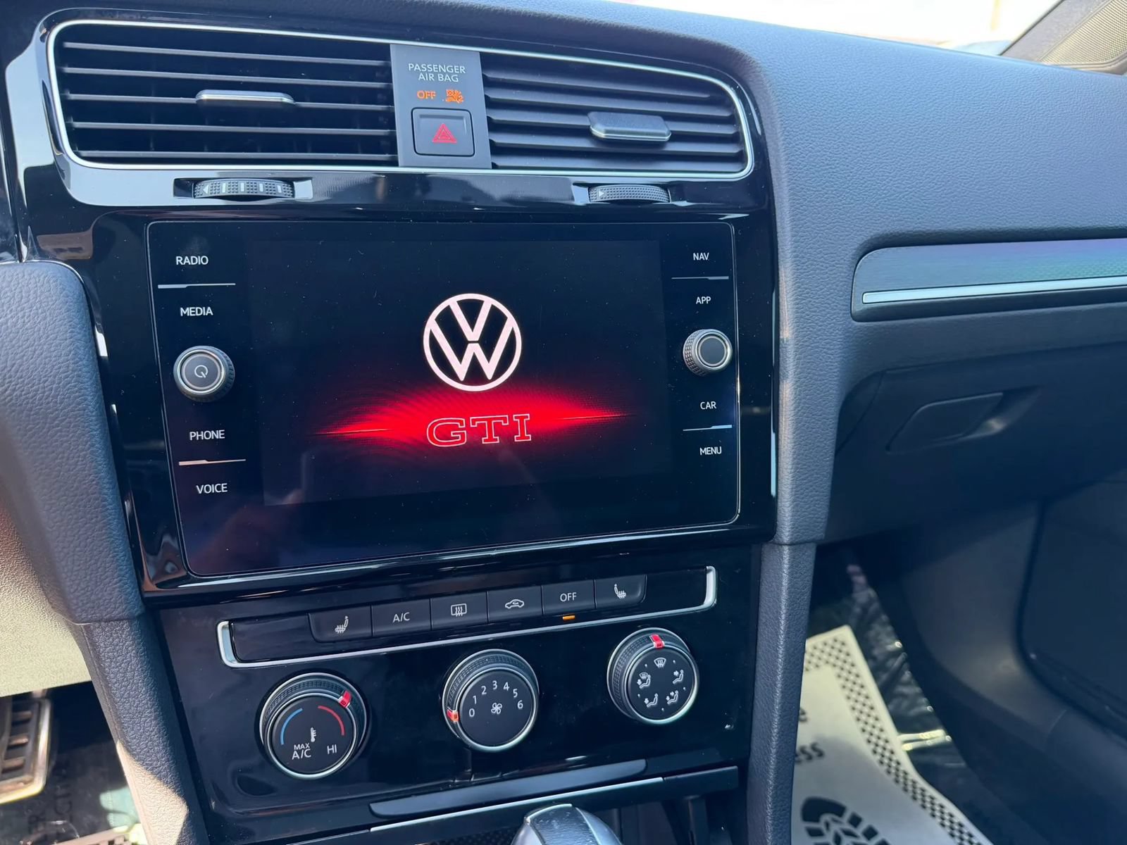 Used 2021 Volkswagen GTI SE FWD image 17
