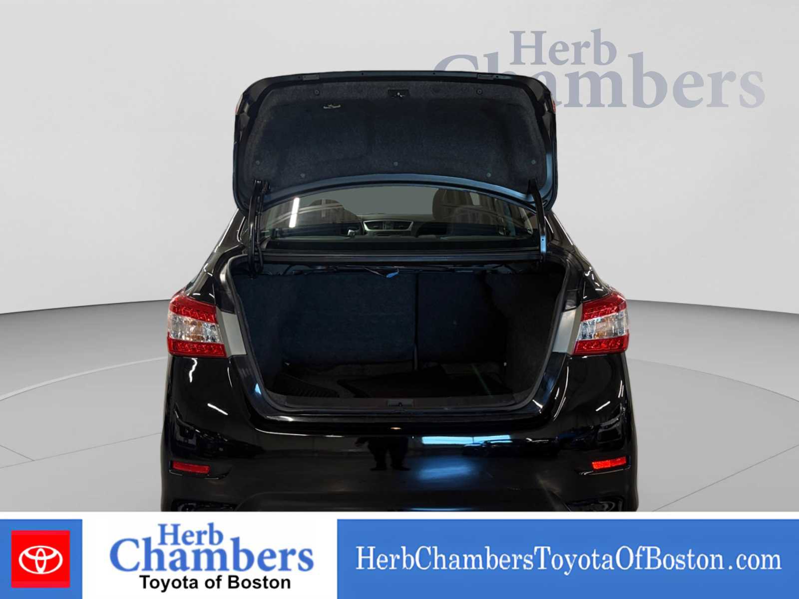 Used 2015 Nissan Sentra SR w/ Navigation Package FWD image 4