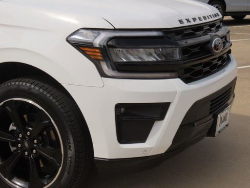 Certified 2024 Ford Expedition Limited image 5
