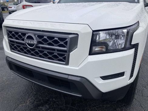 Used 2022 Nissan Frontier SV w/ Technology Package image 9