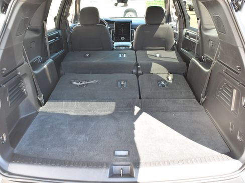 Used 2025 GMC Acadia Elevation FWD image 11