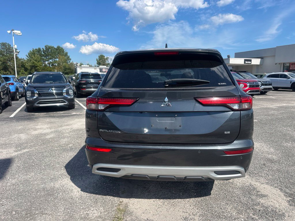 Used 2024 Mitsubishi Outlander SE AWD/4WD image 4