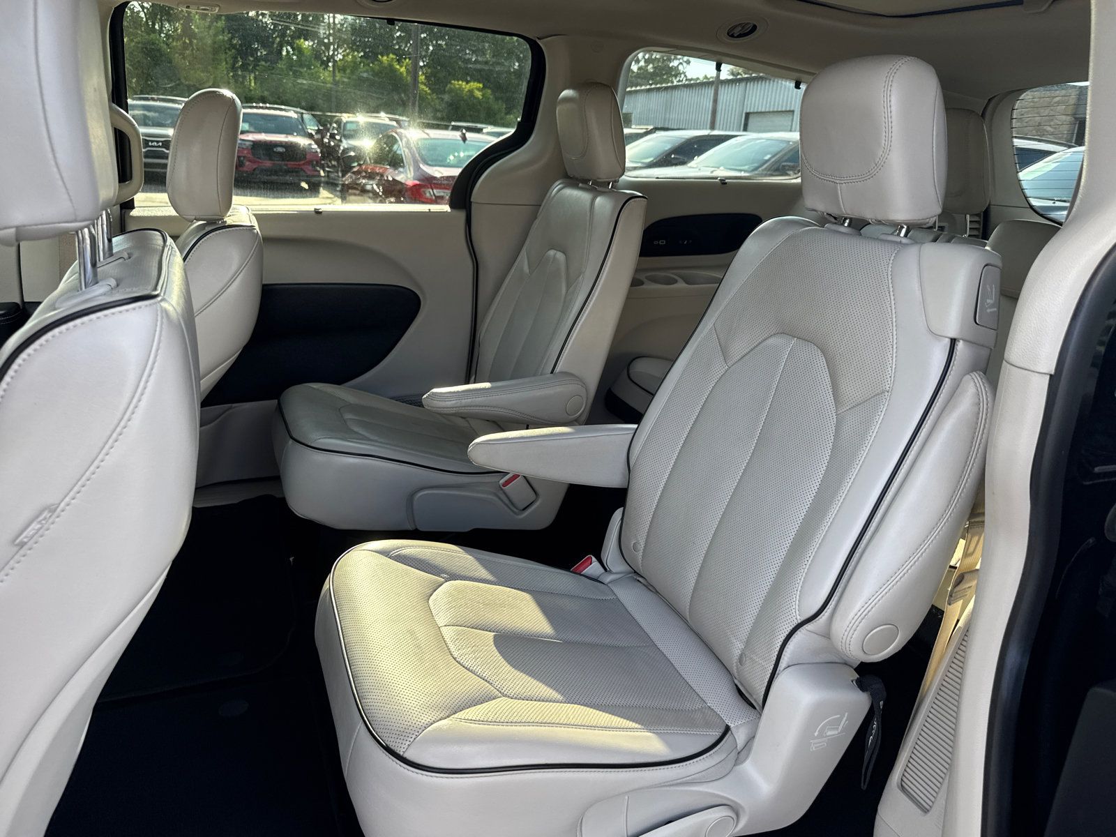 Used 2021 Chrysler Pacifica Limited w/ Premium & Safety Sphere Group AWD/4WD image 7