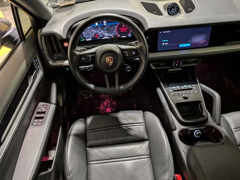 Certified 2024 Porsche Cayenne Coupe image 6