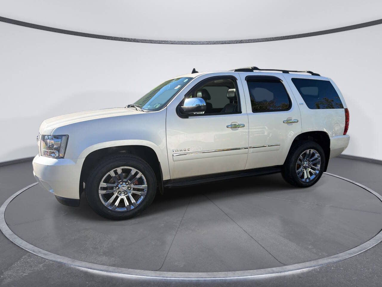 Used 2011 Chevrolet Tahoe LTZ AWD/4WD image 2