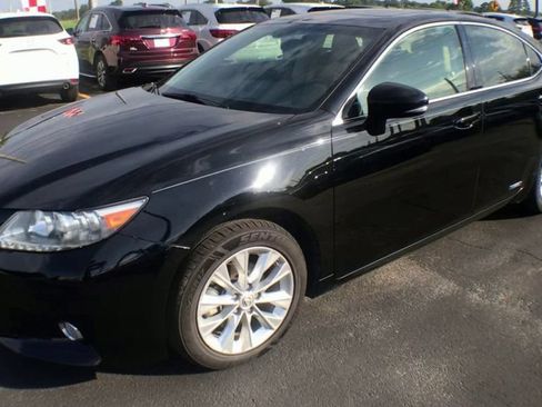 Used 2013 Lexus ES 300h w/ Luxury Pkg FWD image 4