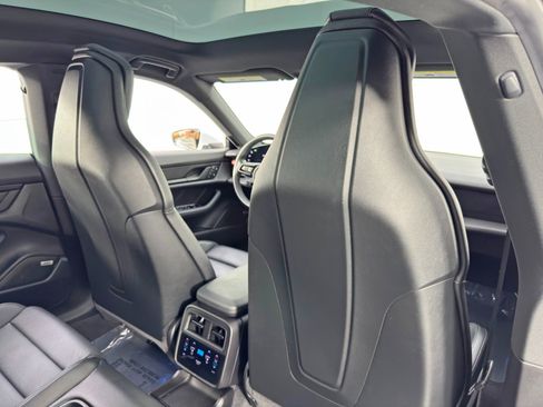 Used 2022 Porsche Taycan image 40