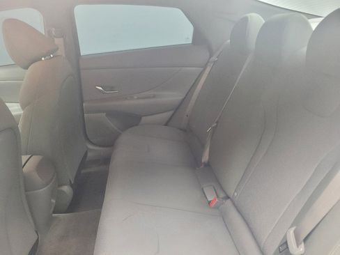 Used 2025 Hyundai Elantra SE FWD image 18