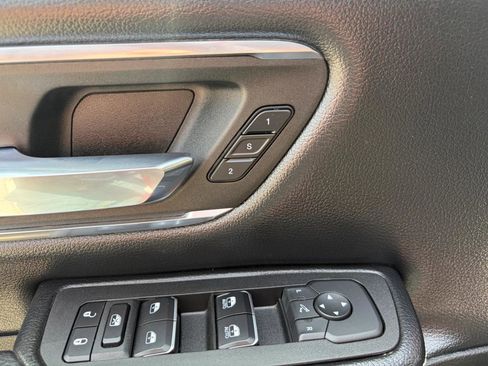 Used 2025 RAM 1500 Laramie AWD/4WD image 11