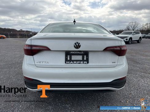 Used 2023 Volkswagen Jetta SE w/ Panoramic Sunroof Package image 4