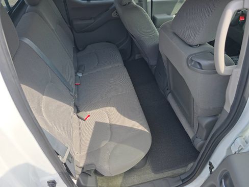 Used 2014 Nissan Frontier SV w/ SV Value Truck Package RWD image 11