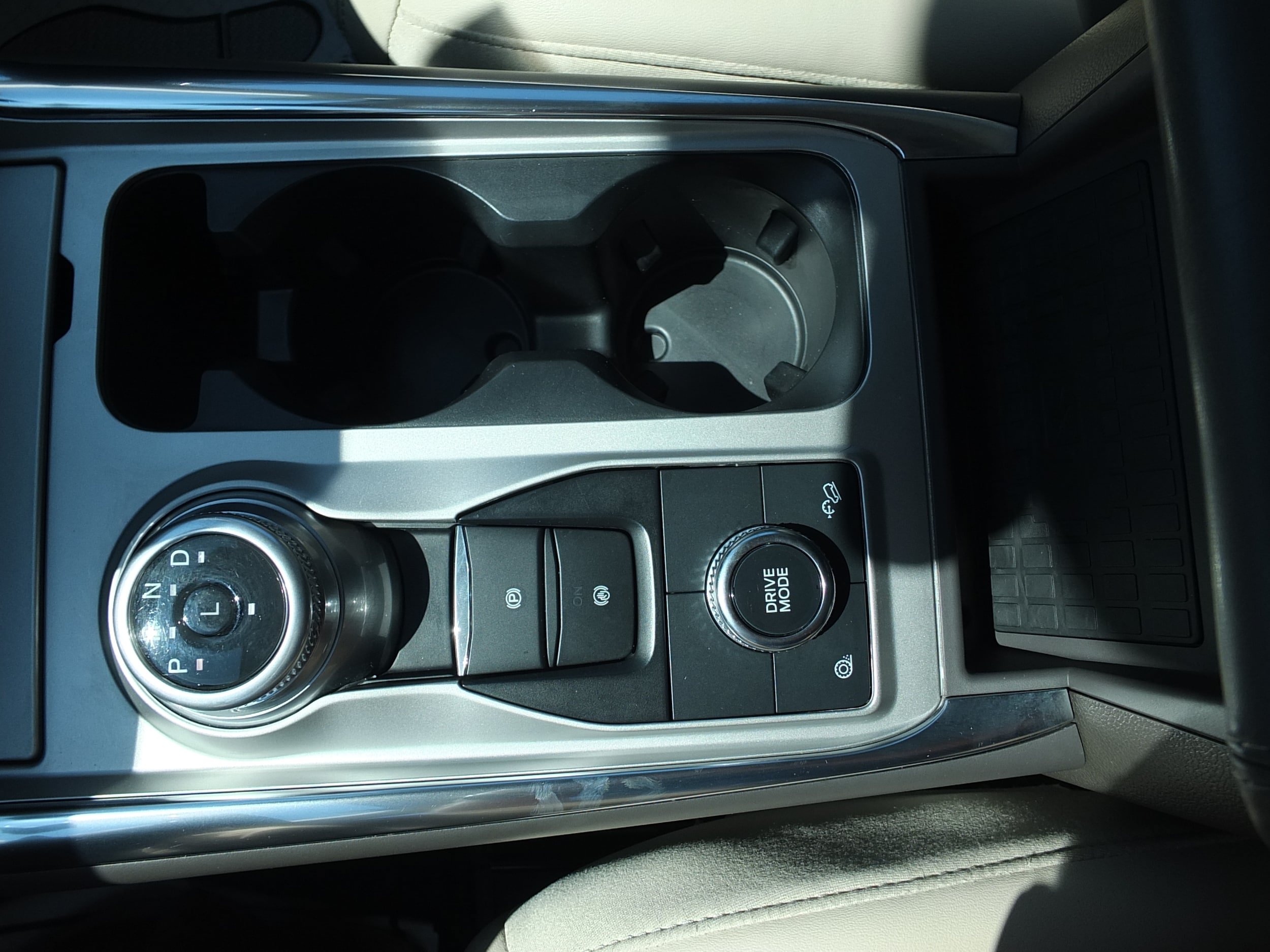 Used 2022 Ford Explorer Platinum w/ Technology Package AWD/4WD image 28