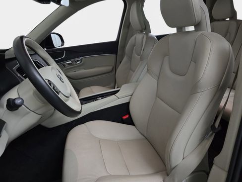 Used 2020 Volvo XC90 T5 Momentum w/ Protection Package Premier image 19