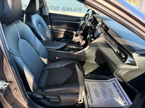 Used 2020 Toyota Camry SE image 25