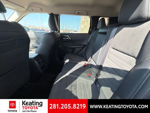 Used 2025 Mitsubishi Outlander SE AWD/4WD image 10