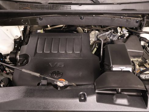 Used 2015 Toyota Highlander XLE FWD image 21