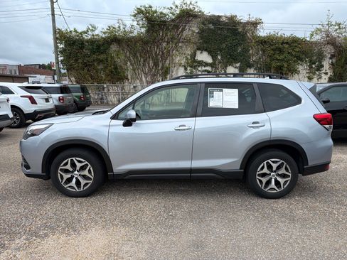 Used 2023 Subaru Forester Premium AWD/4WD image 3