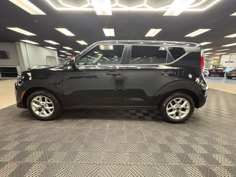 Used 2023 Kia Soul LX w/ LX Technology Package FWD image 7