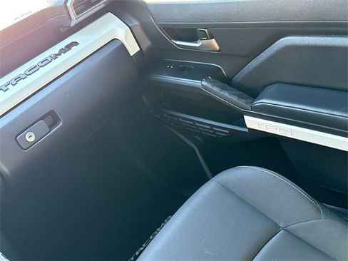 Used 2024 Toyota Tacoma TRD Sport image 17