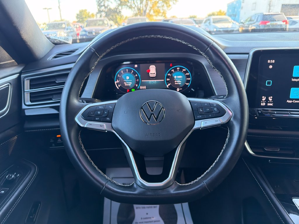 Used 2025 Volkswagen Atlas Cross Sport SE w/ Panoramic Sunroof Package FWD image 16