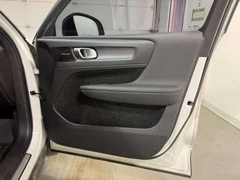 Used 2021 Volvo XC40 T5 R-Design w/ Protection Package image 27