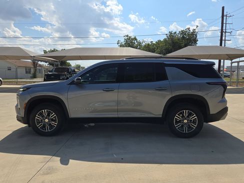 Certified 2026 Chevrolet Traverse LT w/ Driver Confidence Package FWD image 6