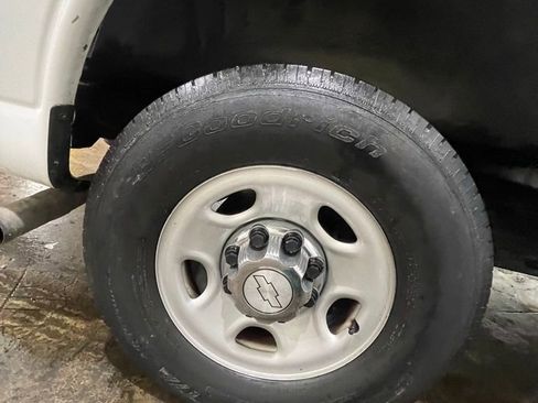 Used 2017 Chevrolet Express 3500 LT w/ LT Preferred Equipment Group image 40