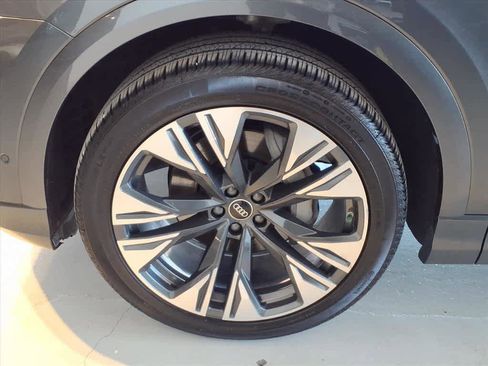 Used 2025 Audi Q8 Premium Plus w/ Premium Plus Package image 8