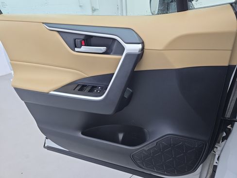 Used 2019 Toyota RAV4 XLE image 23