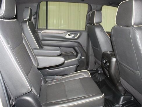 Used 2022 Chevrolet Suburban Premier image 17