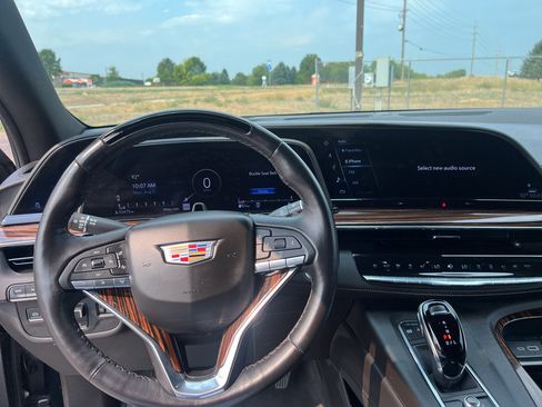 Used 2024 Cadillac Escalade Premium Luxury w/ Performance Package AWD/4WD image 11