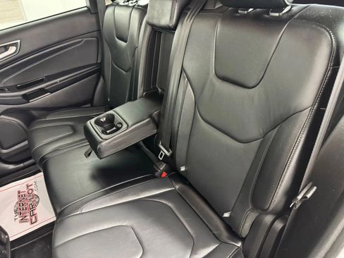 Used 2018 Ford Edge Titanium w/ Technology Package AWD/4WD image 36